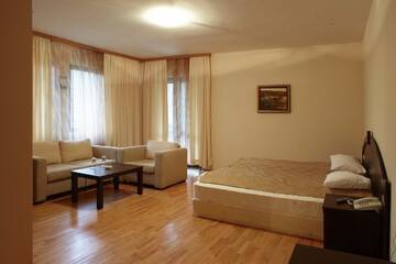 Фото номера Семейный номер с балконом Отель Eco Complex Smilyan г. Smilyan 3