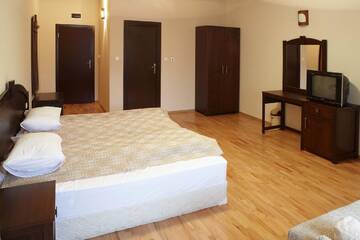 Фото номера Большой двухместный номер с 1 кроватью Отель Eco Complex Smilyan г. Smilyan 5